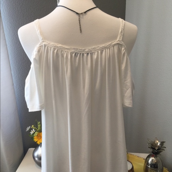 NWT Cold Shoulder White Lace Trim Top - Picture 5 of 6